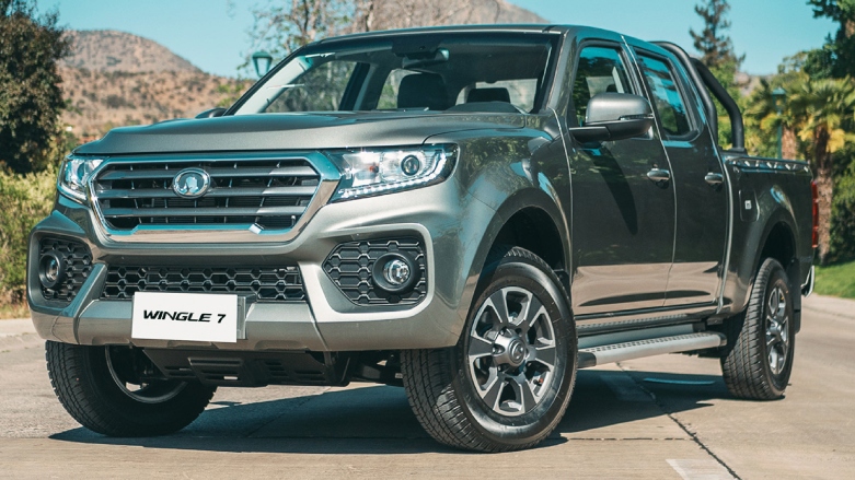 Vista frontal de camioneta PickUp 4x2 GWM Wingle 7 Diesel color gris.
