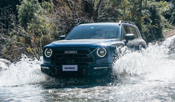 Haval Cargo Todoterreno color gris oscura conducida por rio